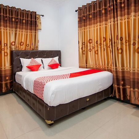Oyo 1520 Hotel Kartini Tarutung Eksteriør billede