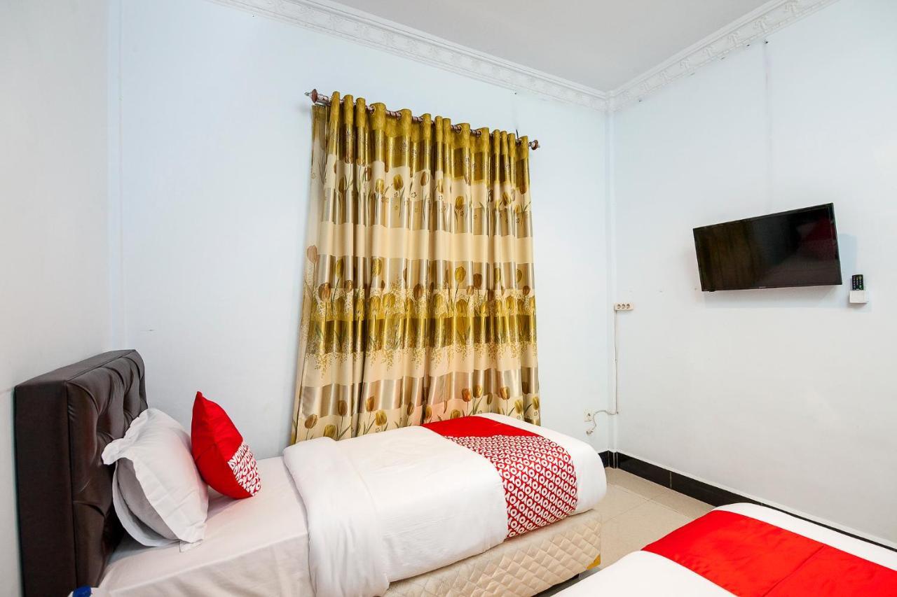 Oyo 1520 Hotel Kartini Tarutung Eksteriør billede
