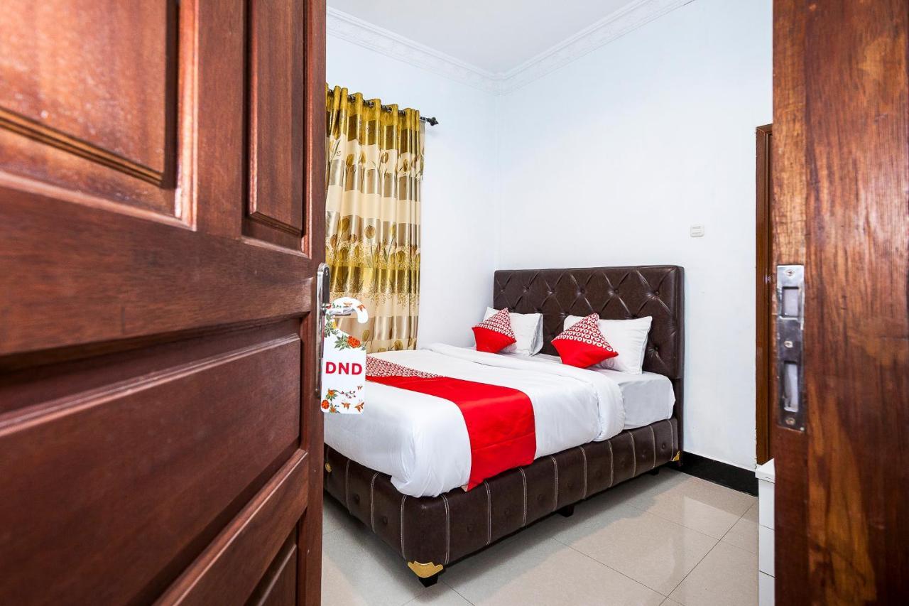 Oyo 1520 Hotel Kartini Tarutung Eksteriør billede
